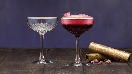 Paşabahçe Timeless Golden Touch Cocktailglas 270 ML - Set Van 4 - Champagne Coupeglas - Vintage 4 Paşabahçe Timeless Golden Touch Cocktailglas 270 ML - Set Van 4 - Champagne Coupeglas - Vintage - Afbeelding 2