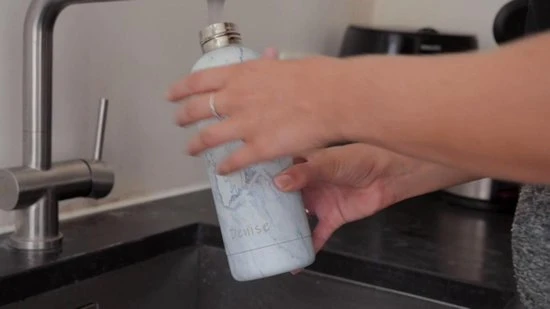 TIGR The Minimalist - Drinkfles - Thermosfles - RVS - 750ml - Wit Marmer 4 TIGR The Minimalist - Drinkfles - Thermosfles - RVS - 750ml - Wit Marmer - Afbeelding 2