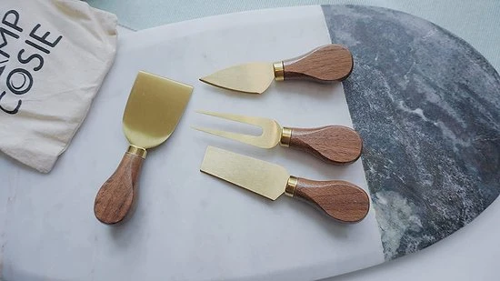 ESSENTIALS73 Luxe Kaasmessenset 6-delig Goudkleurig - Kaasmesjes - Kaas - Messen Set - Kaasmes - Messenset - Kaasmessen - Goud - Kaasplank - Walnotenhout 7 ESSENTIALS73 Luxe Kaasmessenset 6-delig Goudkleurig - Kaasmesjes - Kaas - Messen Set - Kaasmes - Messenset - Kaasmessen - Goud - Kaasplank - Walnotenhout - Afbeelding 5