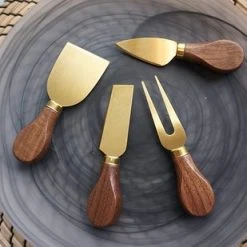 ESSENTIALS73 Luxe Kaasmessenset 6-delig Goudkleurig - Kaasmesjes - Kaas - Messen Set - Kaasmes - Messenset - Kaasmessen - Goud - Kaasplank - Walnotenhout 21 ESSENTIALS73 Luxe Kaasmessenset 6-delig Goudkleurig - Kaasmesjes - Kaas - Messen Set - Kaasmes - Messenset - Kaasmessen - Goud - Kaasplank - Walnotenhout -Tefal Shop 550x309 79