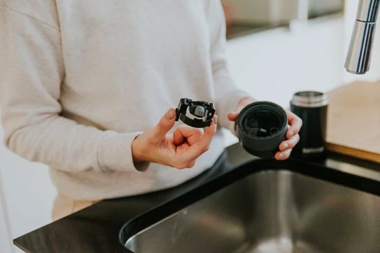 Kambukka Etna Thermosbeker 300 Ml - Makkelijk Reinigen - Lekvrije Koffiebeker - Pitch Black 7 Kambukka Etna Thermosbeker 300 Ml - Makkelijk Reinigen - Lekvrije Koffiebeker - Pitch Black - Afbeelding 5