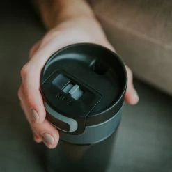 Kambukka Etna Thermosbeker 300 Ml - Makkelijk Reinigen - Lekvrije Koffiebeker - Pitch Black 24 Kambukka Etna Thermosbeker 300 Ml - Makkelijk Reinigen - Lekvrije Koffiebeker - Pitch Black -Tefal Shop 550x366 111