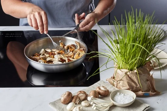 Demeyere Essential 5 RVS Koekenpan – Koekenpan Inductie - 20 Cm – PTFE-vrij 7 Demeyere Essential 5 RVS Koekenpan – Koekenpan Inductie - 20 Cm – PTFE-vrij - Afbeelding 5