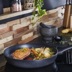 Tefal Black Stone Koekenpan - Ø 24 Cm 18 Tefal Black Stone Koekenpan - Ø 24 Cm -Tefal Shop 550x367 2