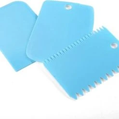 Merkloos Deegschraper | Deegkrabber | Deegsteker | Fondant Schraper Voor Taart / Icing / Cake | Keukentool Deeg Snijder | Spatel Voor Taart | Smoother | Soepel Maker | Cake Beslag Schraper | Rand Decoratie - Kunststof Blauw -Tefal Shop 550x399