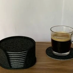 Merkloos Vilten Onderzetters Voor Glazen – 10 Stuks Met Houder – Tweekleurig – Hittebestendig – Absorberend – Makkelijk Schoon Te Maken -Tefal Shop 550x412 35