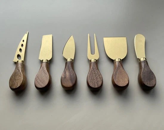 ESSENTIALS73 Luxe Kaasmessenset 6-delig Goudkleurig - Kaasmesjes - Kaas - Messen Set - Kaasmes - Messenset - Kaasmessen - Goud - Kaasplank - Walnotenhout 6 ESSENTIALS73 Luxe Kaasmessenset 6-delig Goudkleurig - Kaasmesjes - Kaas - Messen Set - Kaasmes - Messenset - Kaasmessen - Goud - Kaasplank - Walnotenhout - Afbeelding 4