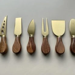 ESSENTIALS73 Luxe Kaasmessenset 6-delig Goudkleurig - Kaasmesjes - Kaas - Messen Set - Kaasmes - Messenset - Kaasmessen - Goud - Kaasplank - Walnotenhout 22 ESSENTIALS73 Luxe Kaasmessenset 6-delig Goudkleurig - Kaasmesjes - Kaas - Messen Set - Kaasmes - Messenset - Kaasmessen - Goud - Kaasplank - Walnotenhout -Tefal Shop 550x441 5