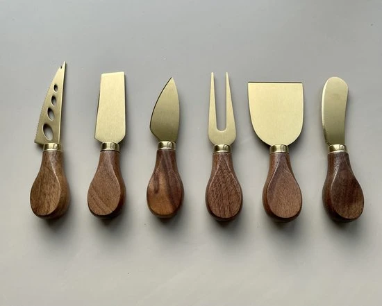 ESSENTIALS73 Luxe Kaasmessenset 6-delig Goudkleurig - Kaasmesjes - Kaas - Messen Set - Kaasmes - Messenset - Kaasmessen - Goud - Kaasplank - Walnotenhout 11 ESSENTIALS73 Luxe Kaasmessenset 6-delig Goudkleurig - Kaasmesjes - Kaas - Messen Set - Kaasmes - Messenset - Kaasmessen - Goud - Kaasplank - Walnotenhout - Afbeelding 9