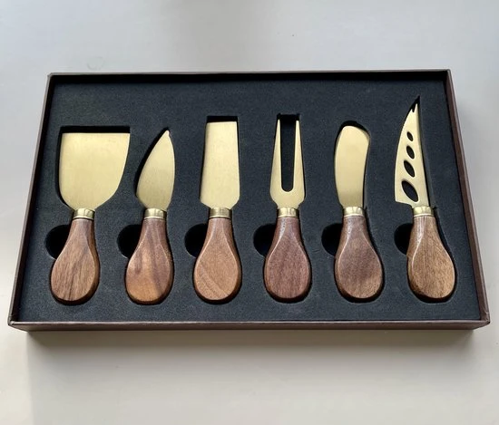 ESSENTIALS73 Luxe Kaasmessenset 6-delig Goudkleurig - Kaasmesjes - Kaas - Messen Set - Kaasmes - Messenset - Kaasmessen - Goud - Kaasplank - Walnotenhout 5 ESSENTIALS73 Luxe Kaasmessenset 6-delig Goudkleurig - Kaasmesjes - Kaas - Messen Set - Kaasmes - Messenset - Kaasmessen - Goud - Kaasplank - Walnotenhout - Afbeelding 3