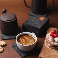 Sincer Vilten Onderzetters Voor Glazen Met Houder – Set Van 8 Vilten Onderzetters – Onderleggers - Premium Kwaliteit – Absorberend – Hittebestendig - Vierkant – Zwart/Grijs – Duurzaam/Milieuvriendelijk 12 Sincer Vilten Onderzetters Voor Glazen Met Houder – Set Van 8 Vilten Onderzetters – Onderleggers - Premium Kwaliteit – Absorberend – Hittebestendig - Vierkant – Zwart/Grijs – Duurzaam/Milieuvriendelijk -Tefal Shop 550x531