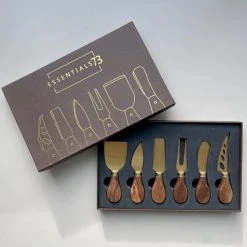 ESSENTIALS73 Luxe Kaasmessenset 6-delig Goudkleurig - Kaasmesjes - Kaas - Messen Set - Kaasmes - Messenset - Kaasmessen - Goud - Kaasplank - Walnotenhout 23 ESSENTIALS73 Luxe Kaasmessenset 6-delig Goudkleurig - Kaasmesjes - Kaas - Messen Set - Kaasmes - Messenset - Kaasmessen - Goud - Kaasplank - Walnotenhout -Tefal Shop 550x538 11