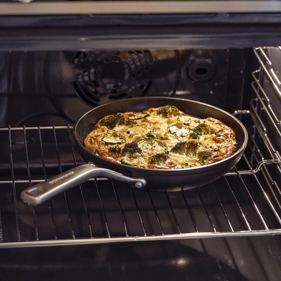 KitchenAid Forged Hardened Aluminium Koekenpannenset - 20+24+28cm - Inductie 4 KitchenAid Forged Hardened Aluminium Koekenpannenset - 20+24+28cm - Inductie - Afbeelding 2