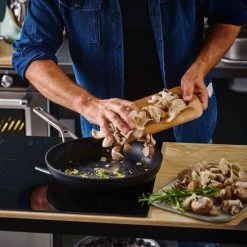 KitchenAid Forged Hardened Aluminium Koekenpannenset - 20+24+28cm - Inductie 19 KitchenAid Forged Hardened Aluminium Koekenpannenset - 20+24+28cm - Inductie -Tefal Shop 550x550 1057