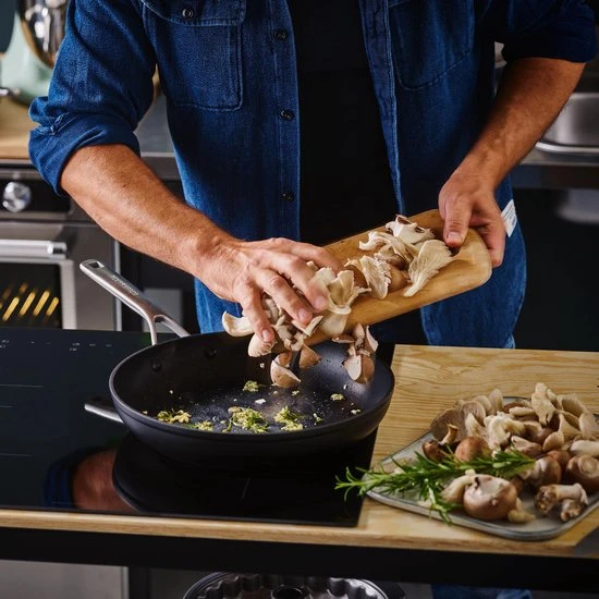 KitchenAid Forged Hardened Aluminium Koekenpannenset - 20+24+28cm - Inductie 11 KitchenAid Forged Hardened Aluminium Koekenpannenset - 20+24+28cm - Inductie - Afbeelding 9