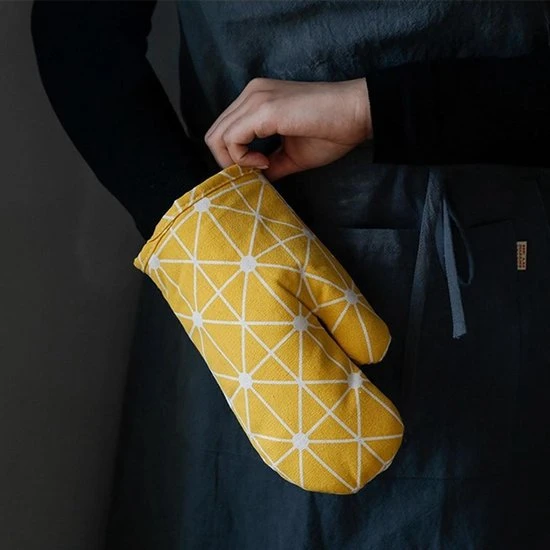 Sophie Nørdinn Ovenwanten Van Sophie Nordinn® - Ovenhandschoenen Lund (Raster Grijs) - Ovenwanten 2 Stuks - Katoen 8 Sophie Nørdinn Ovenwanten Van Sophie Nordinn® - Ovenhandschoenen Lund (Raster Grijs) - Ovenwanten 2 Stuks - Katoen - Afbeelding 6