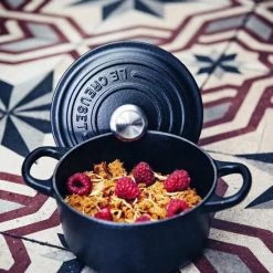 Le Creuset Signature Braadpan - 5,3 L - Ø 26 Cm - Zwart 23 Le Creuset Signature Braadpan - 5,3 L - Ø 26 Cm - Zwart -Tefal Shop 550x823 4