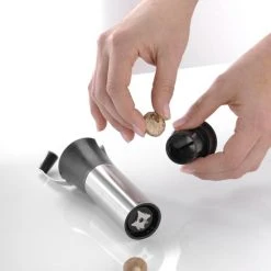 GEFU Nootmuskaatmolen - Laser Cut - RVS 19 GEFU Nootmuskaatmolen - Laser Cut - RVS -Tefal Shop 550x825 10